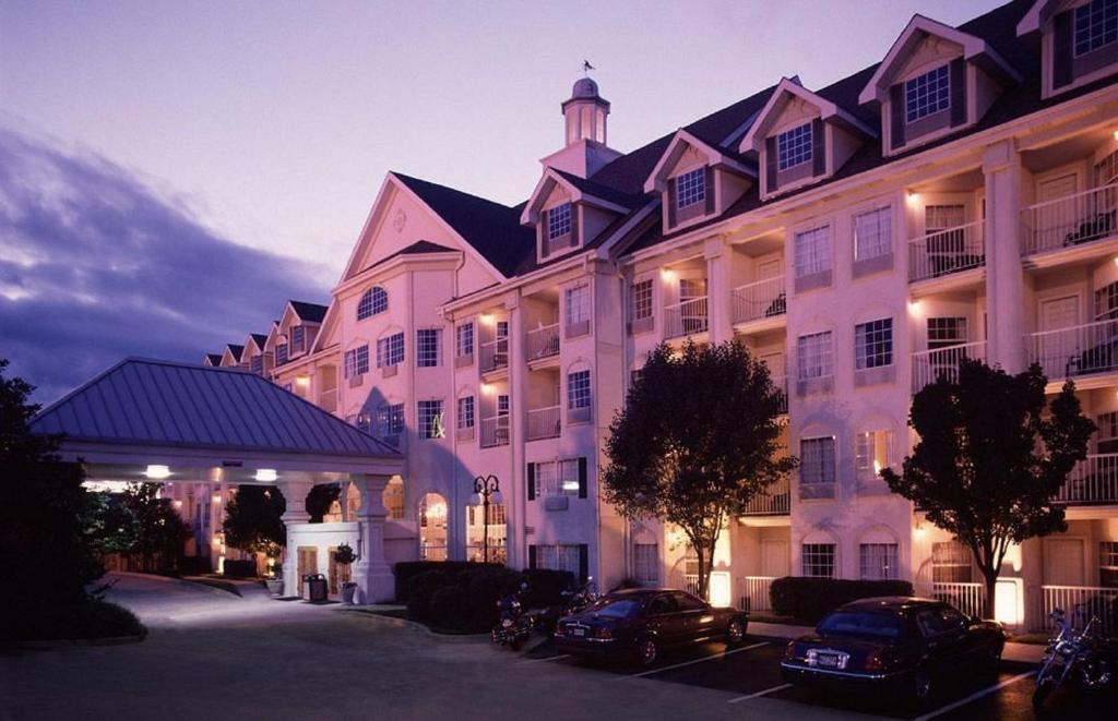 Hotel Grand Victorian in Branson