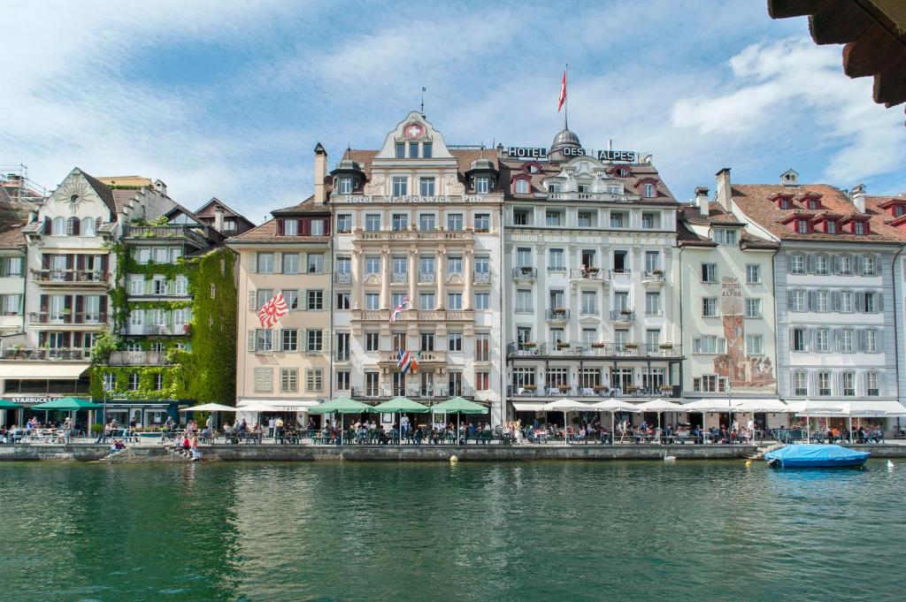 Hotel Pickwick and Pub "the room with a view" in Lucerne