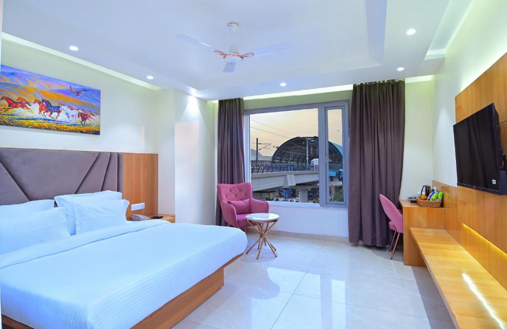 HOTEL SHANDON-2 Mins From Connaught Place in Delhi