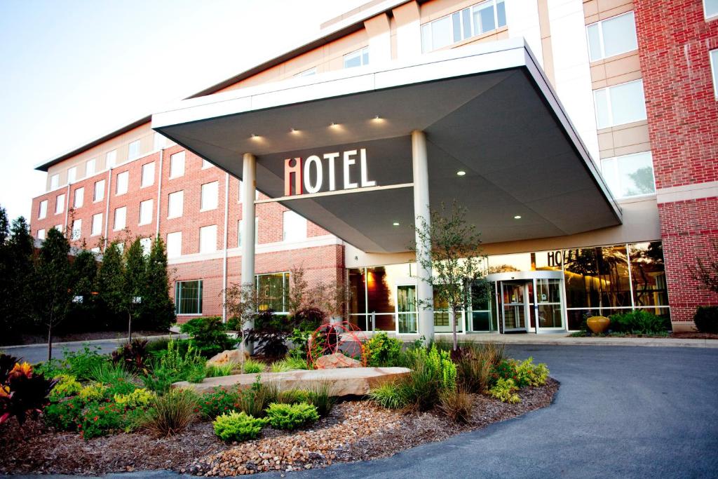 I Hotel and Illinois Conference Center - Champaign in Champaign