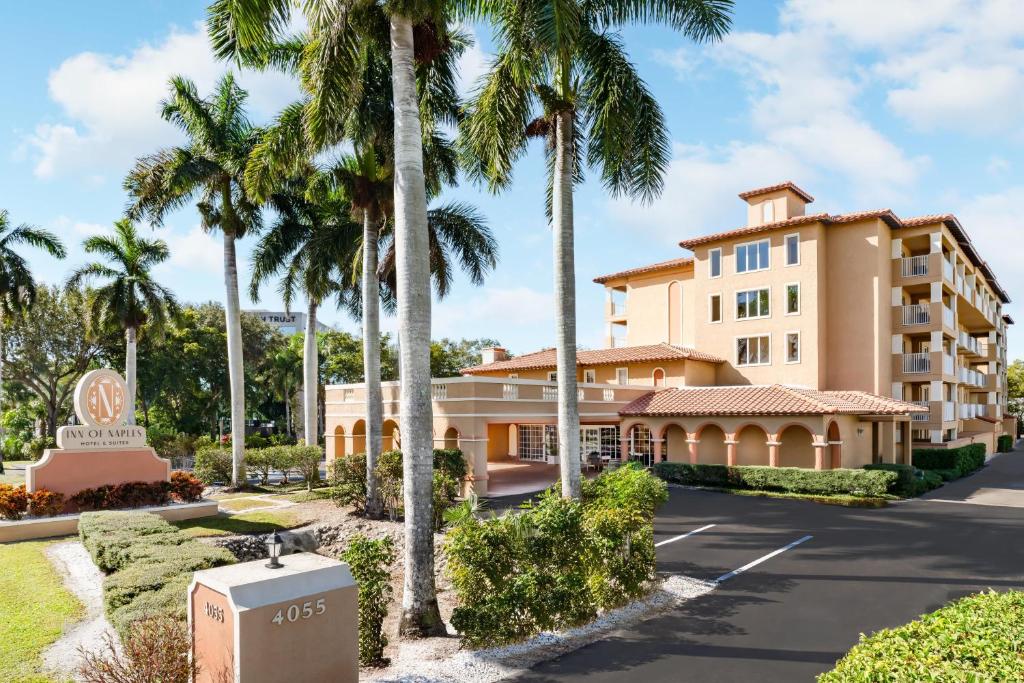 Inn of Naples, Tapestry Collection by Hilton in Naples