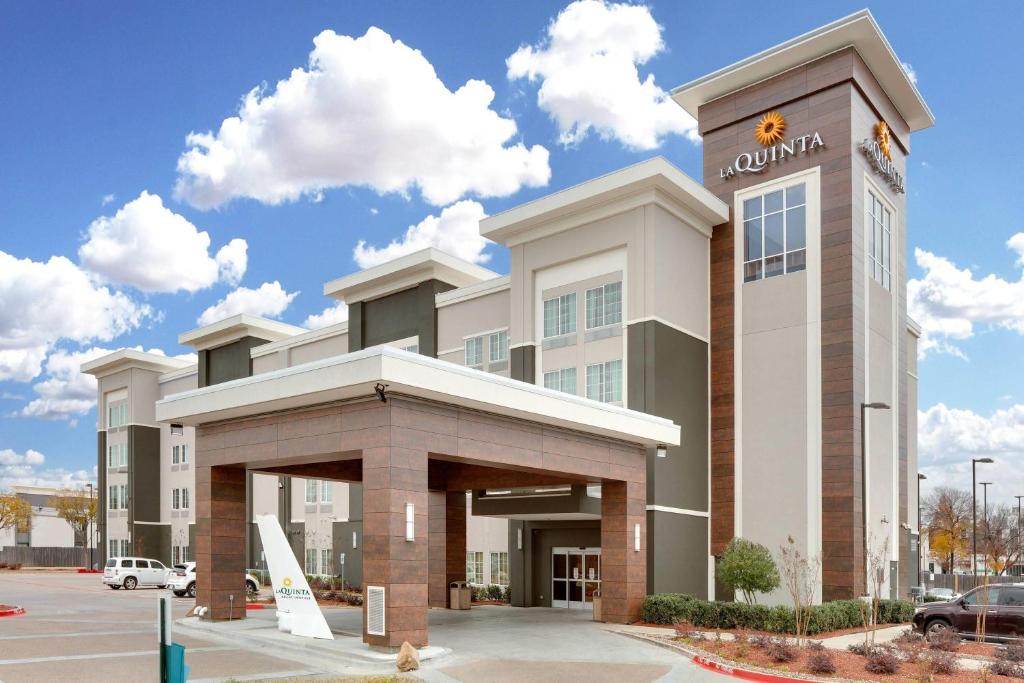 La Quinta by Wyndham Dallas Love Field in Dallas