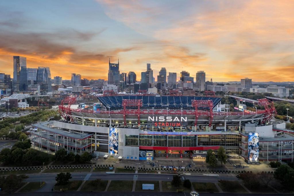 La Quinta Inn & Suites by Wyndham Nashville Downtown Stadium in Nashville