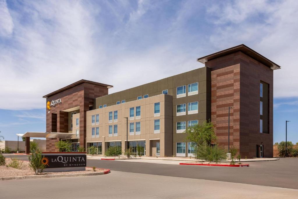 La Quinta Inn & Suites by Wyndham Phoenix West Glendale in Phoenix