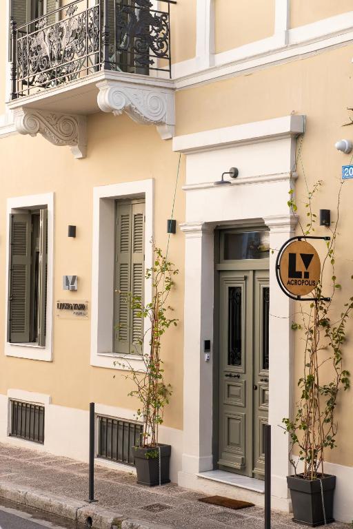 Living Yard Acropolis in Athens