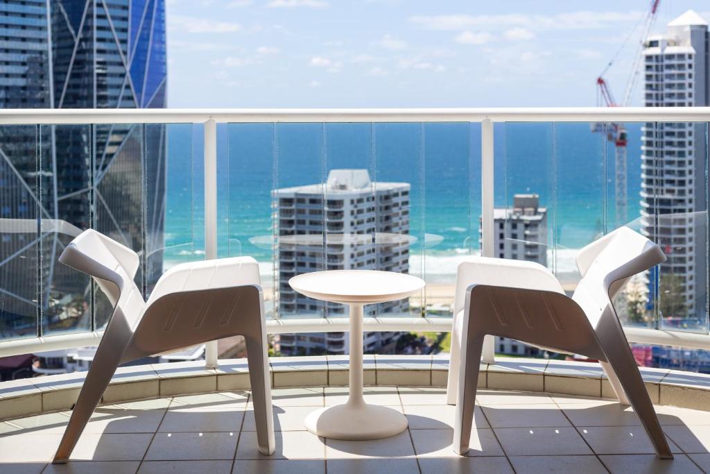 Luxury Privately Owned Ocean View Studio OAKS Gold Tower in Gold Coast