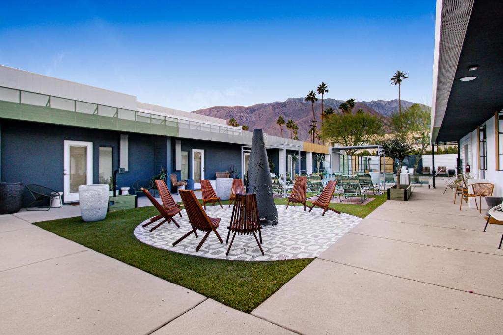 Mahala - 21 and Over - in Palm Springs