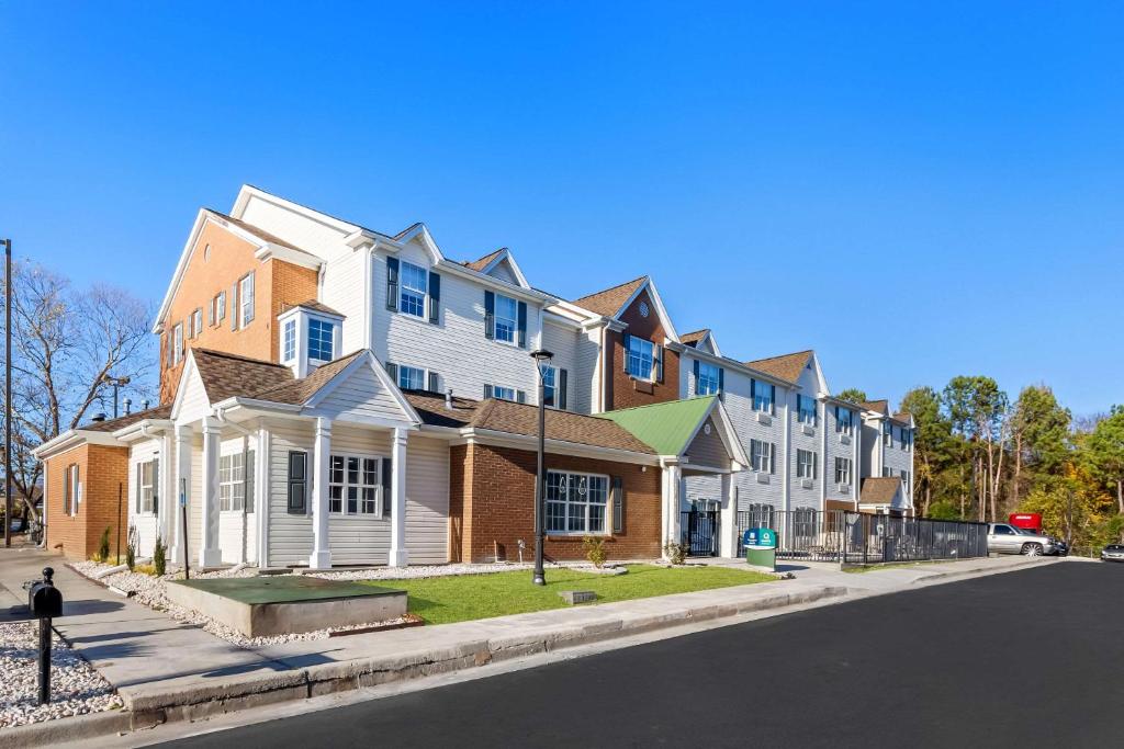 MainStay Suites Columbia Harbison in Columbia