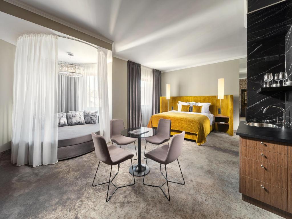 Mamaison Hotel Chain Bridge Budapest in Budapest