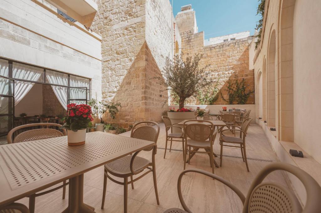 Maria Rosa Suites in Victoria