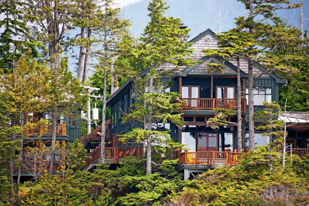 Middle Beach Lodge in Tofino