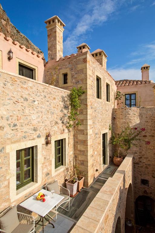 Moni Emvasis Luxury Suites in Monemvasia