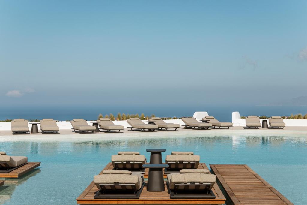 NĒRO Boutique Hotel in Imerovigli