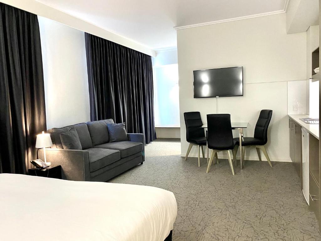 New Haus by Hougoumont Hotel, former Bannister 22 in Fremantle
