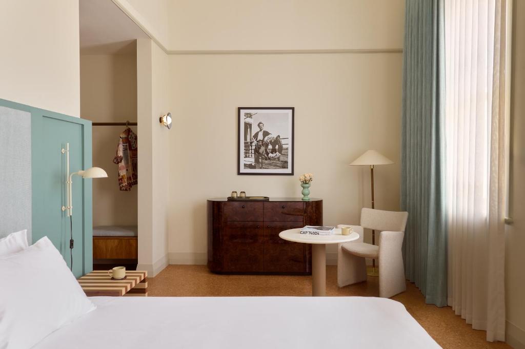 Owston Hotel in Fremantle