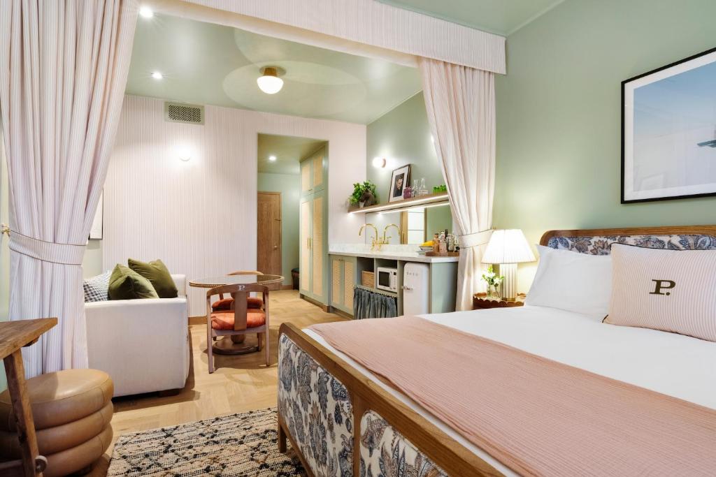 Palihouse Hyde Park Village in Tampa