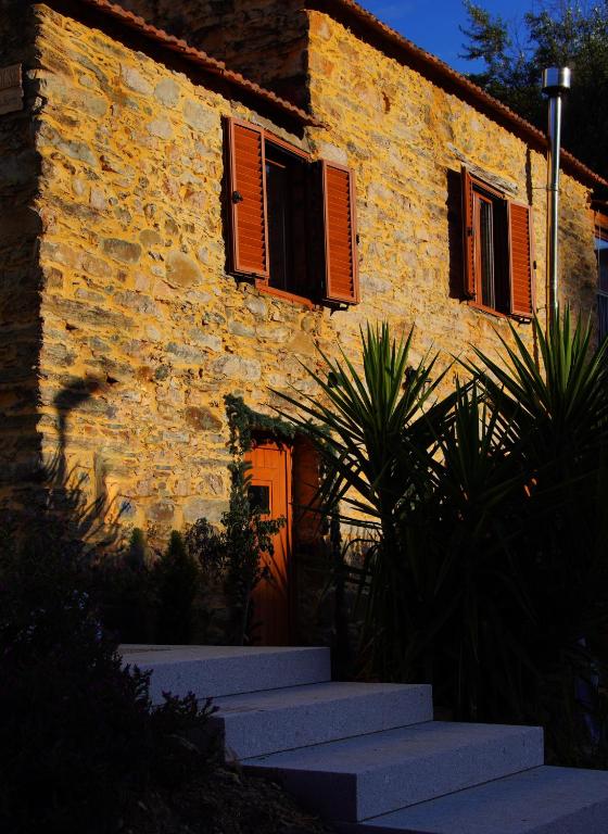 PampiHouse, casa de xisto junto ao rio in Pampilhosa da Serra