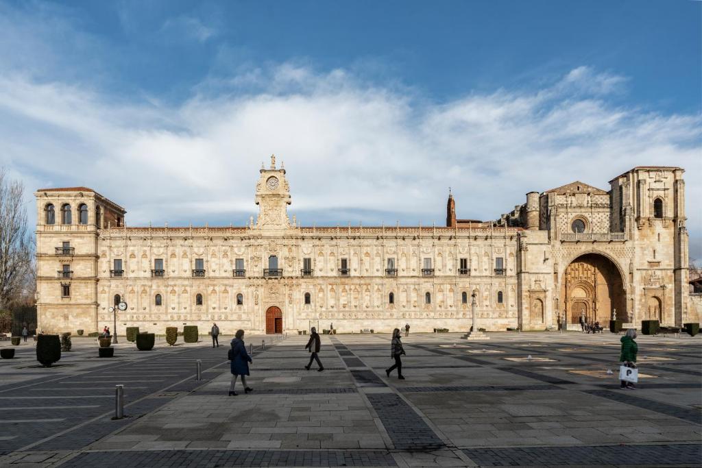 Parador de Turismo de León in León