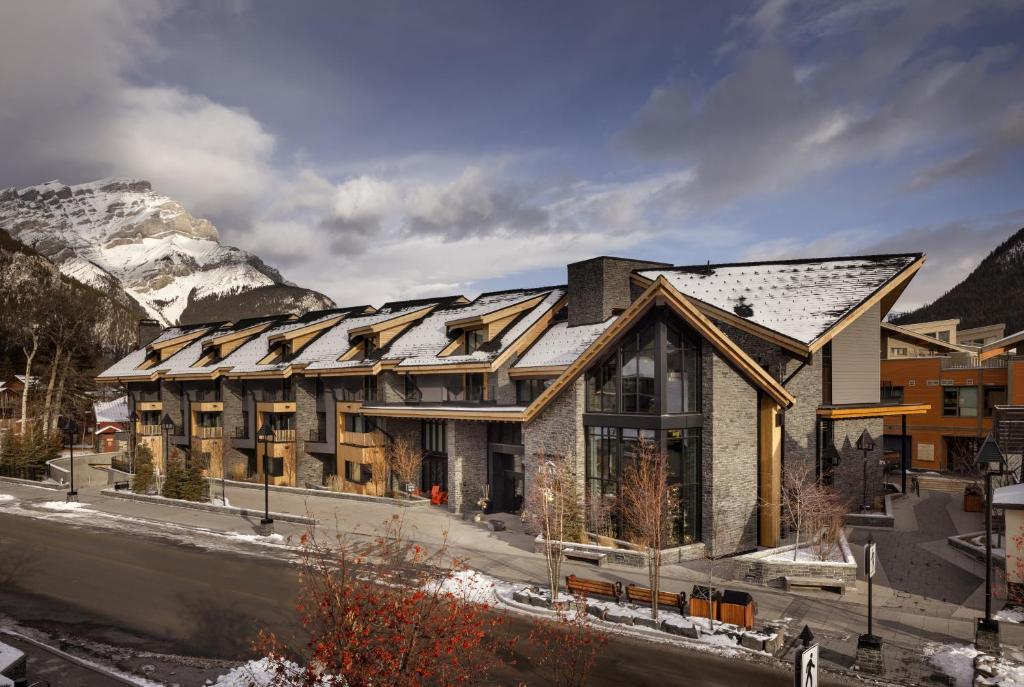 Peaks Hotel and Suites in Banff