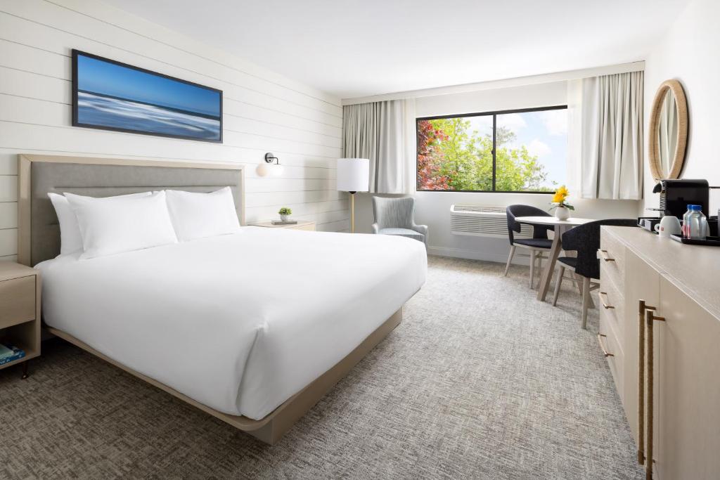 Pell Hotel JdV by Hyatt in Newport