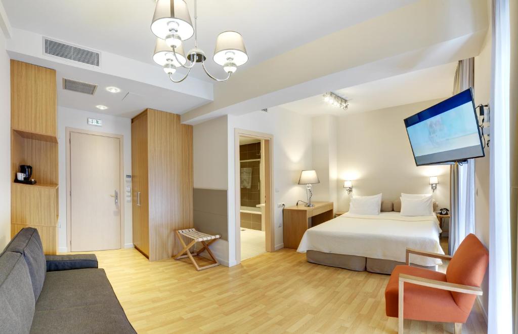Phidias Piraeus Hotel in Piraeus