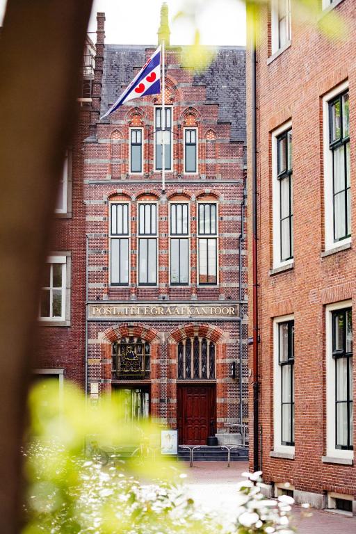 Post-Plaza Hotel & Grand Café in Leeuwarden