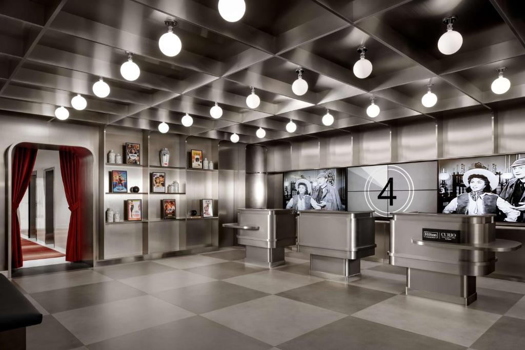 Revery Toronto Downtown, Curio Collection by Hilton in Toronto