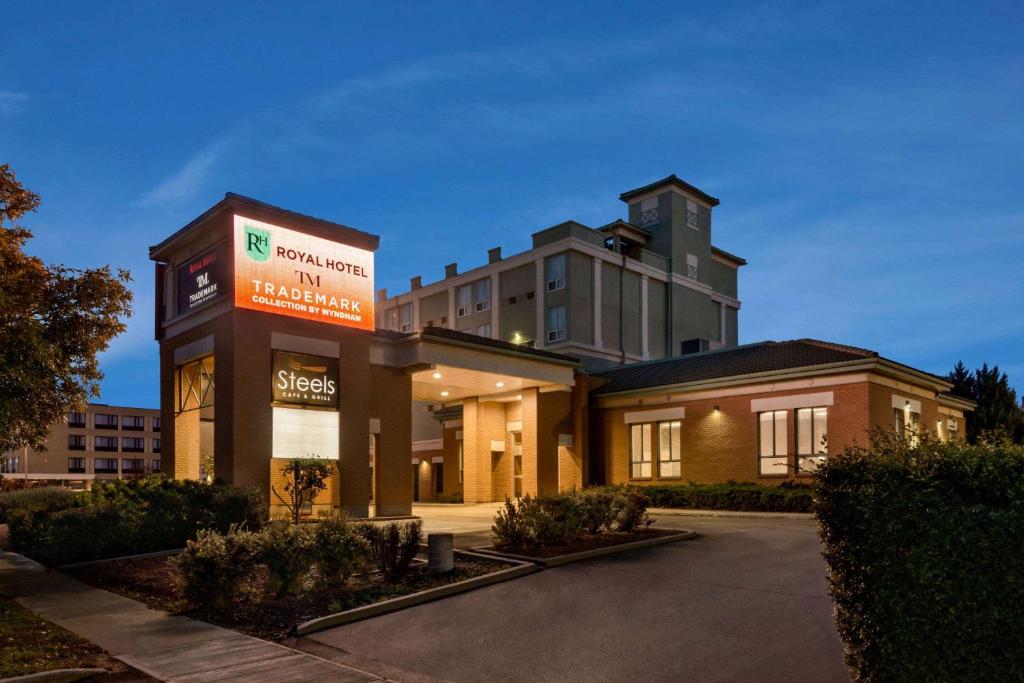 Royal Hotel Regina, Trademark Collection by Wyndham in Regina