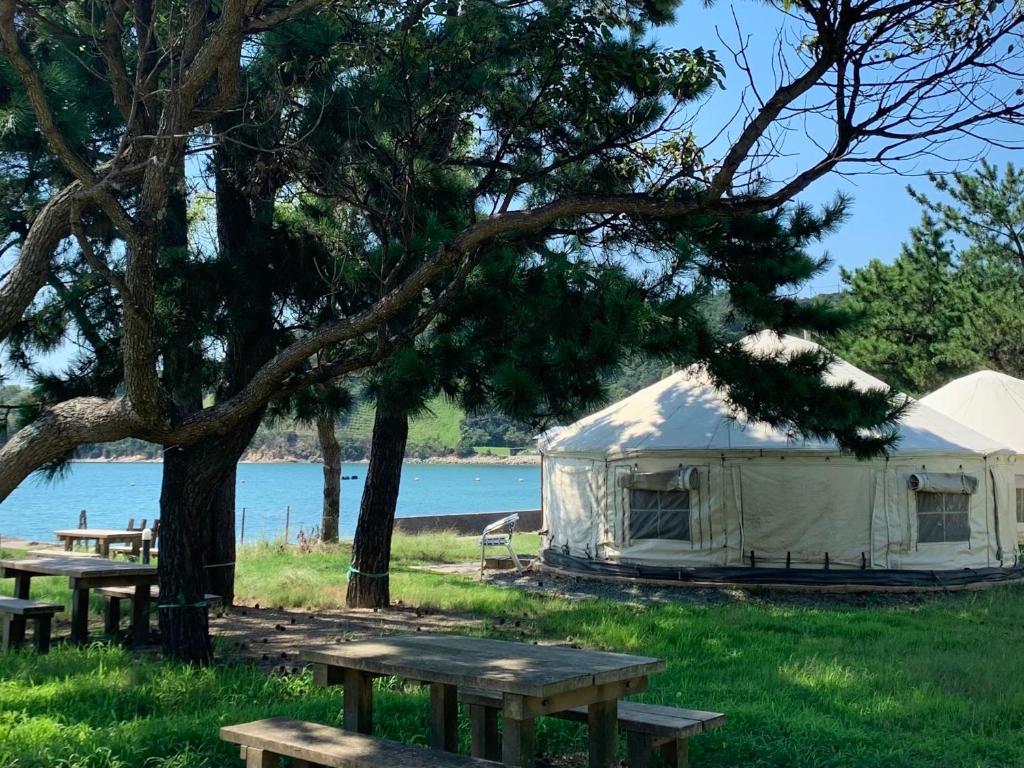 直島町ふるさと海の家 つつじ荘 Seaside Stay Tsutsuji-so in Naoshima