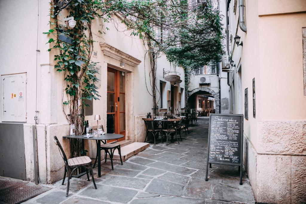 Second Life in Piran - Hotel Zala Piran with private parking and shuttle service in Piran