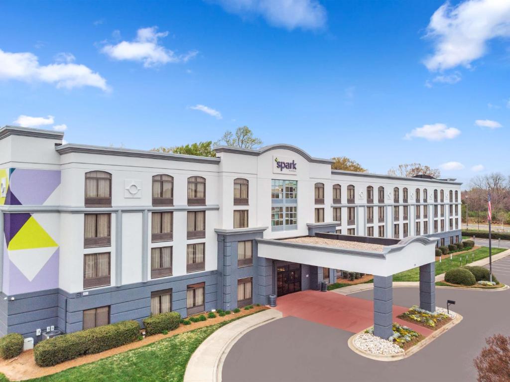 Spark By Hilton Charlotte Tyvola I-77 in Charlotte