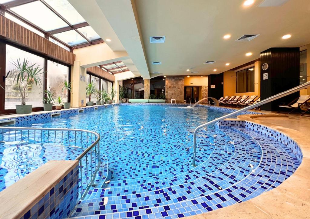 St George Ski & Holiday - Half Board & All Inclusive in Bansko