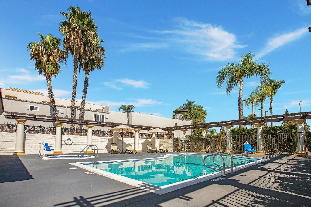 Stanford Inn & Suites Anaheim in Anaheim