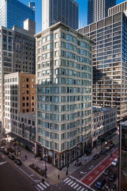 Staypineapple, An Iconic Hotel, The Loop in Chicago