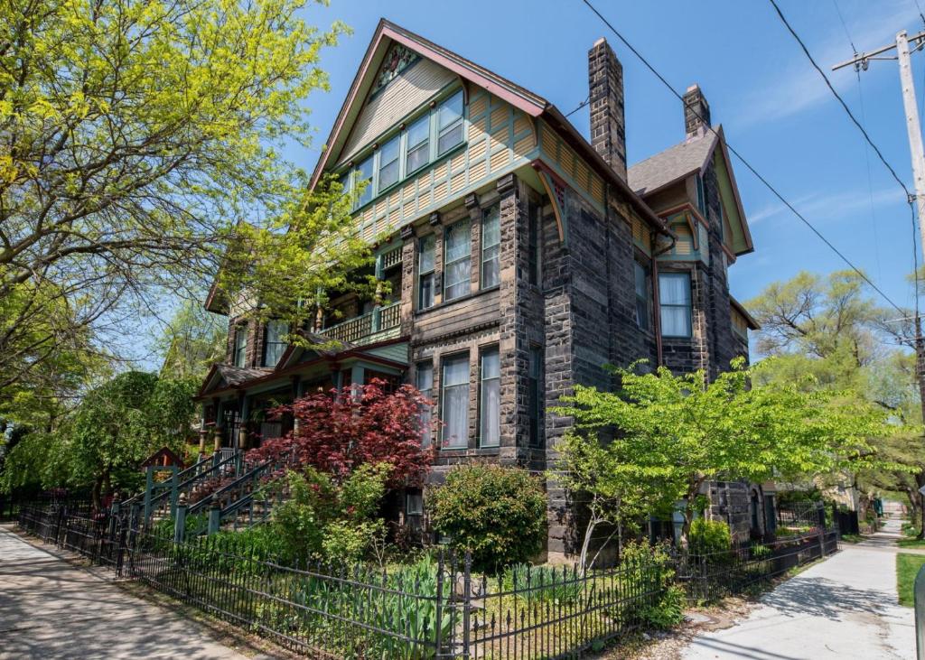 Stone Gables Inn in Cleveland