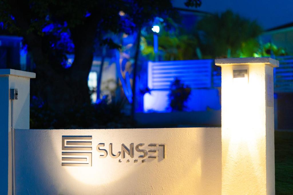 Sunset Lane Apartment Hotel in Holetown
