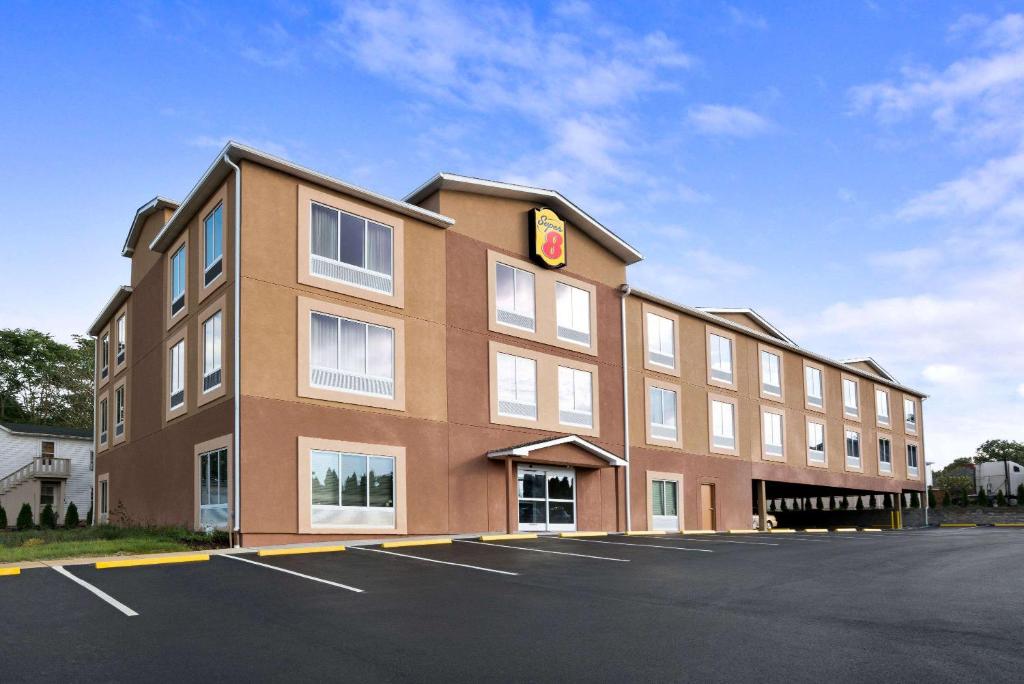 Super 8 by Wyndham Hershey Chocolate Avenue in Hershey