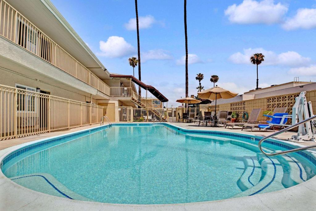 Super 8 by Wyndham Los Angeles-Culver City Area in Santa Monica