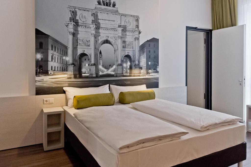Super 8 by Wyndham Munich City North in Munich