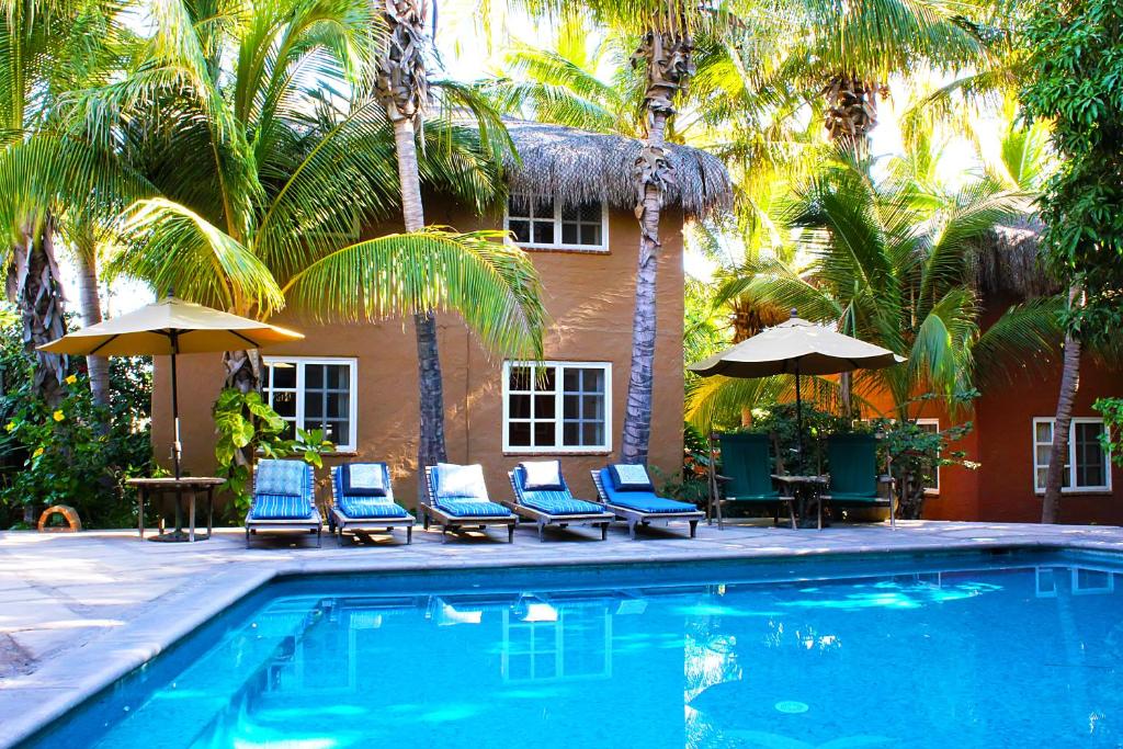 The Bungalows Hotel in Cabo San Lucas