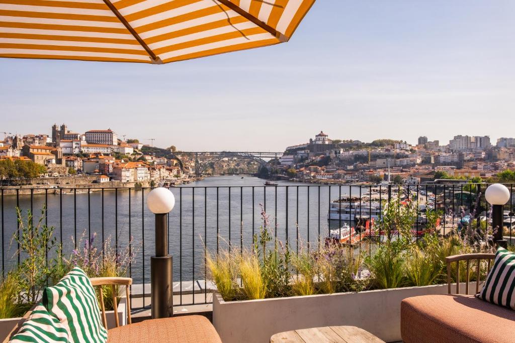 The Rebello Hotel & Spa - Small Luxury Hotels Of The World in Vila Nova de Gaia