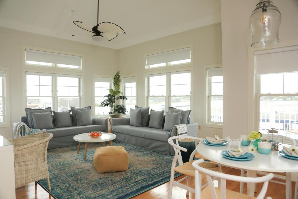 The Sea Breeze Inn in Newport