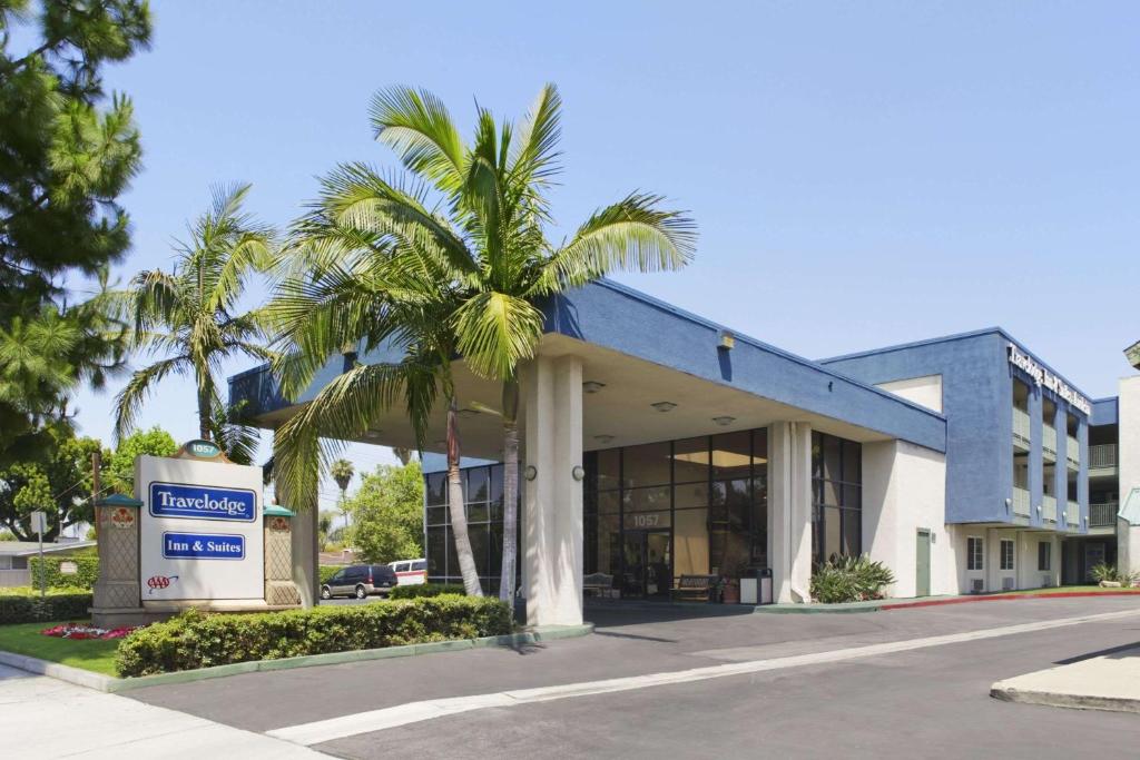 Travelodge Inn & Suites by Wyndham Anaheim on Disneyland Dr in Anaheim