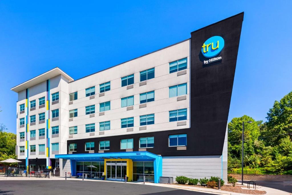 Tru by Hilton Asheville Blue Ridge Parkway in Asheville