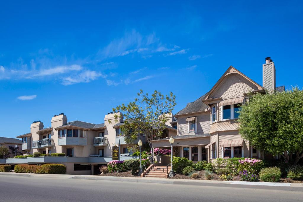 Victorian Inn in Monterey