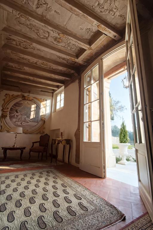 Villa Dorigny Dimora Storica con Affreschi e Giardino in Verona