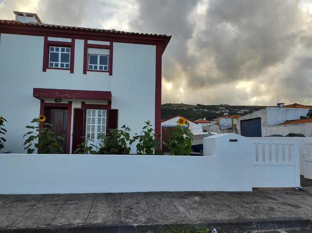 Villa Kai Casa frente al mar y completamente restaurada in Santa Cruz das Flores