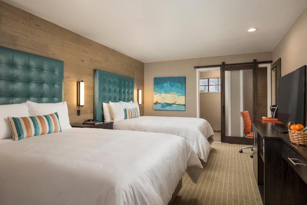 Wave Street Inn in Monterey
