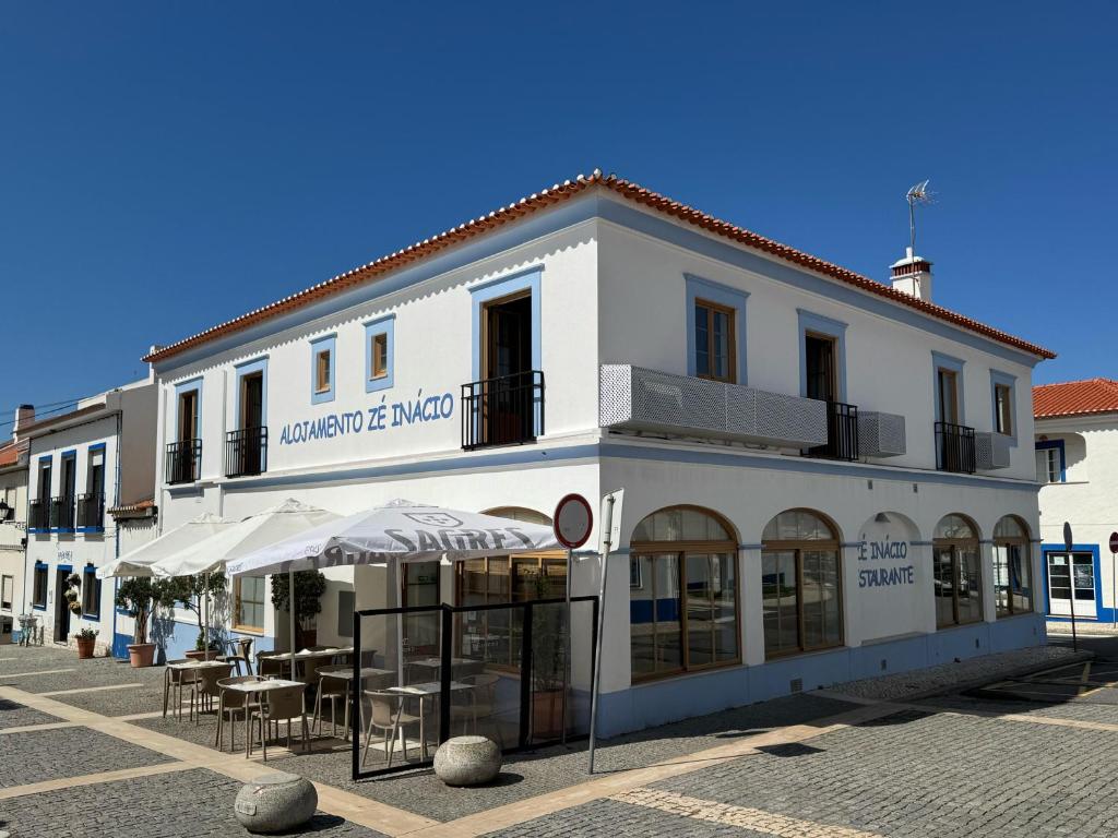 Zé Inácio - Alojamento e Restaurante in Porto Covo