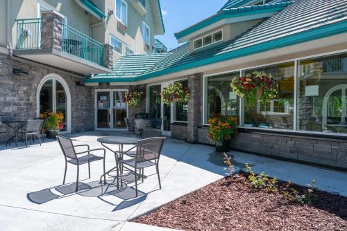Pocaterra Inn & Waterslide in Canmore